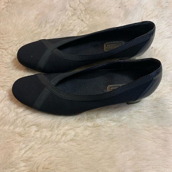 Munro Black Chunky Heels size 9.5 Narrow - Picture 4 of 8